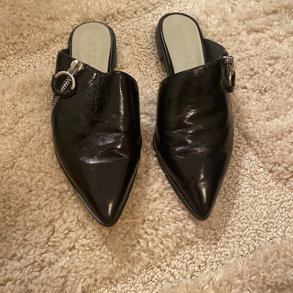 Black leather pointed toe mule - size 8